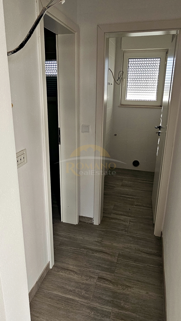 Trosobno stanovanje v Okrugu Gornjem/Čiovo z veliko teraso, garažo in pogledom na morje